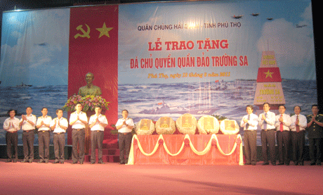 Phú Thọ tiếp nhận đá chủ quyền quần đảo Trường Sa